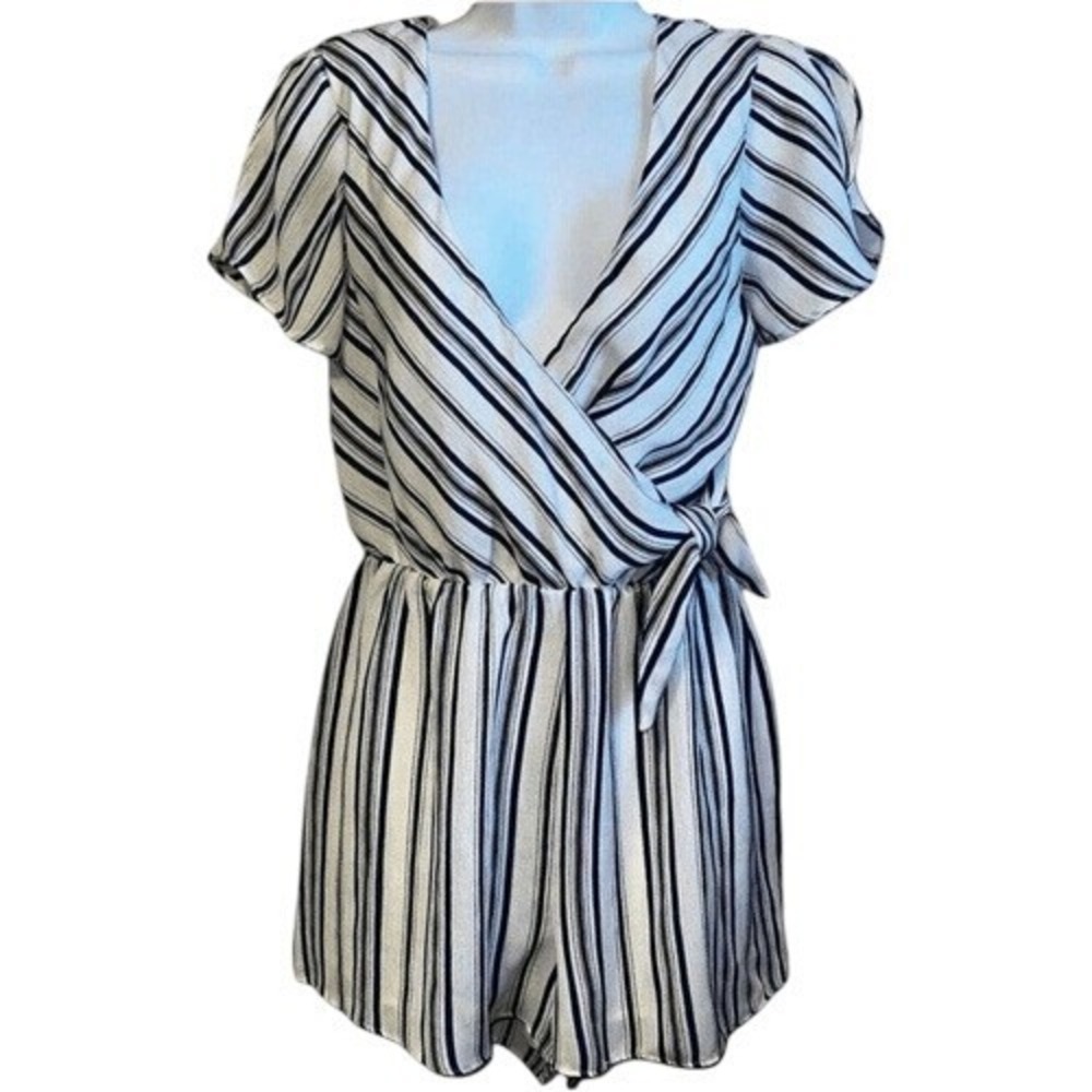 EVERLY Blue White Striped Tie Side Faux Wrap Romper NWOT Size M - Picture 2 of 9